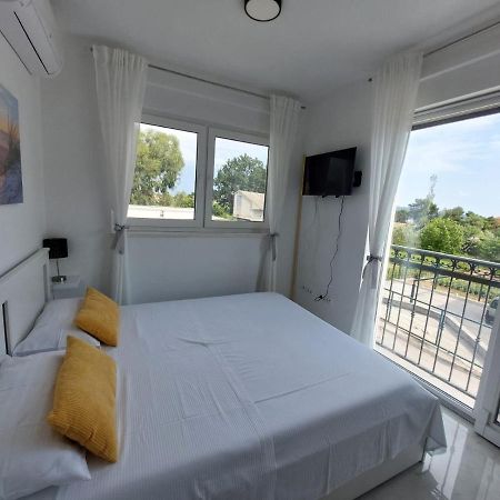 Ferienhaus Maestral - Kastel Kambelovac คาชเตลา ภายนอก รูปภาพ