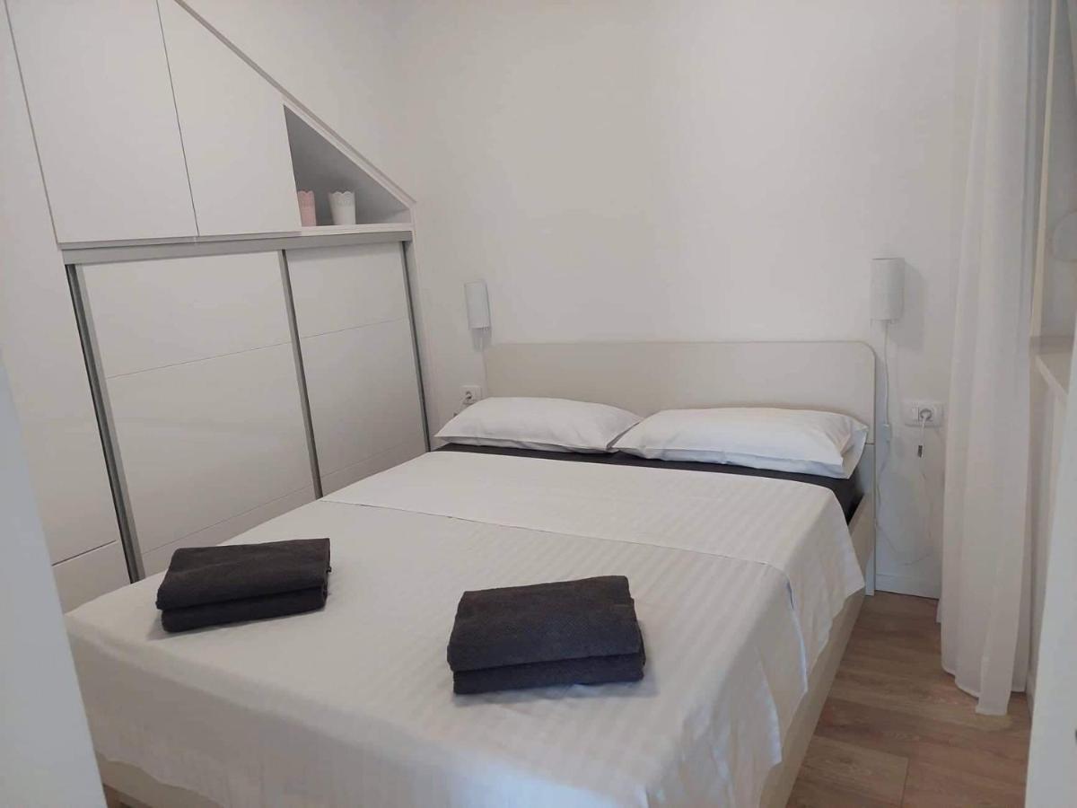 Ferienhaus Maestral - Kastel Kambelovac คาชเตลา ภายนอก รูปภาพ