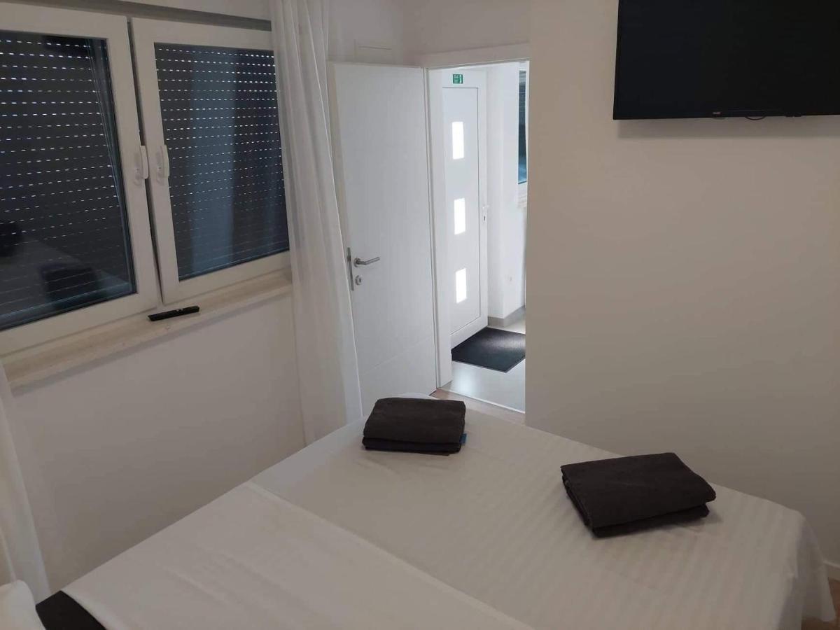Ferienhaus Maestral - Kastel Kambelovac คาชเตลา ภายนอก รูปภาพ