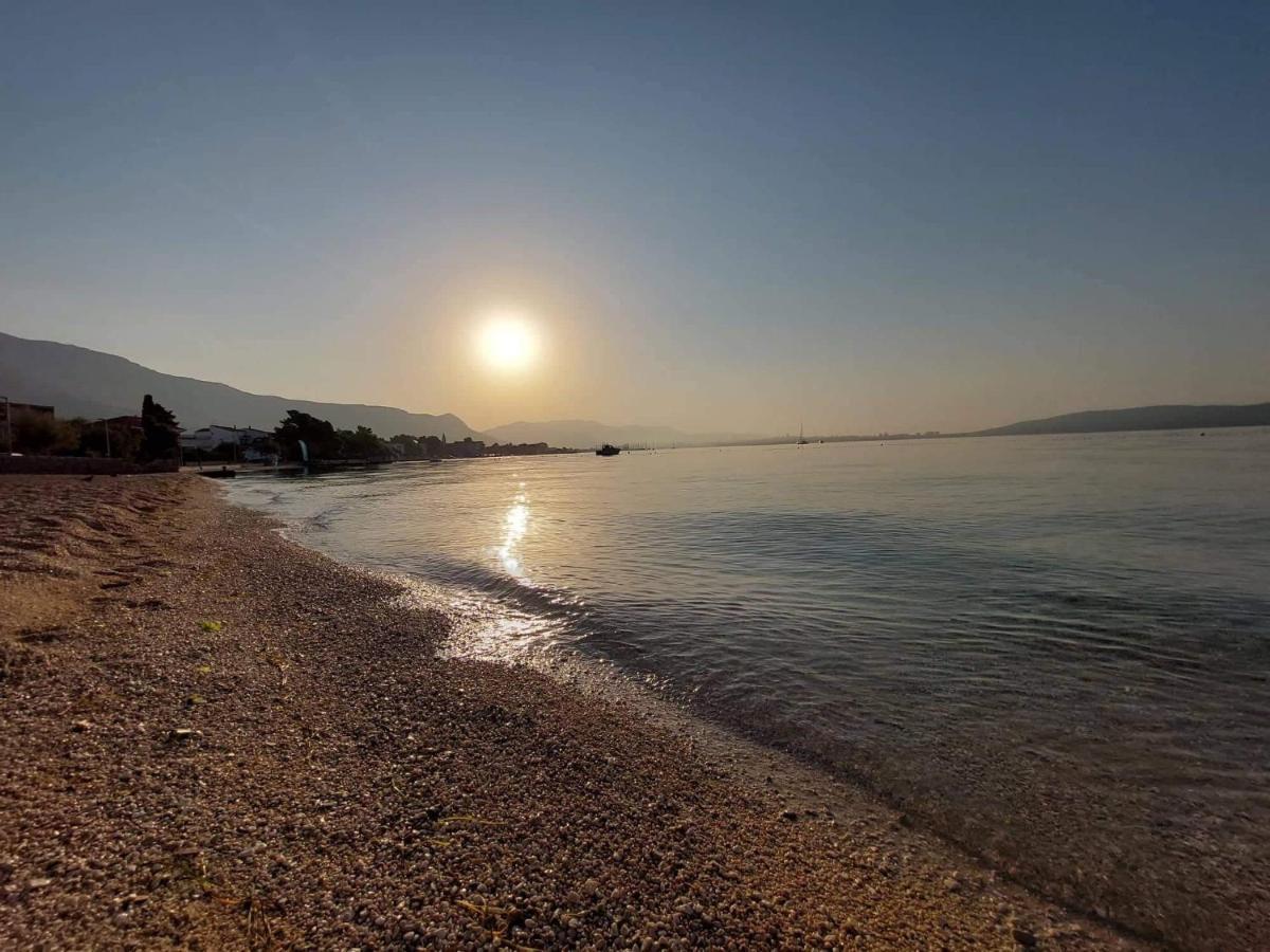 Ferienhaus Maestral - Kastel Kambelovac คาชเตลา ภายนอก รูปภาพ
