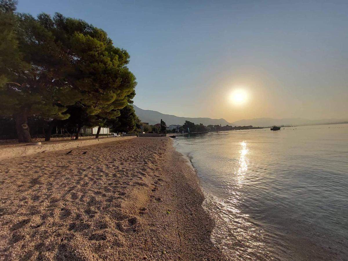 Ferienhaus Maestral - Kastel Kambelovac คาชเตลา ภายนอก รูปภาพ