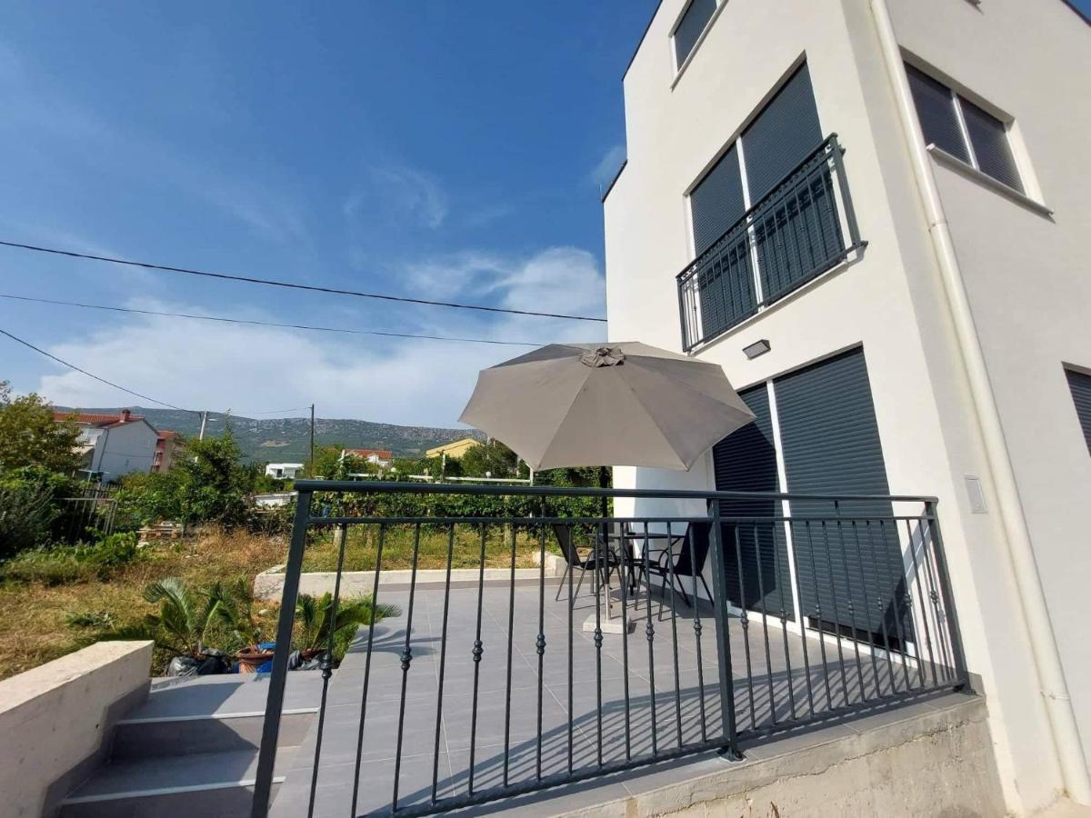 Ferienhaus Maestral - Kastel Kambelovac คาชเตลา ภายนอก รูปภาพ