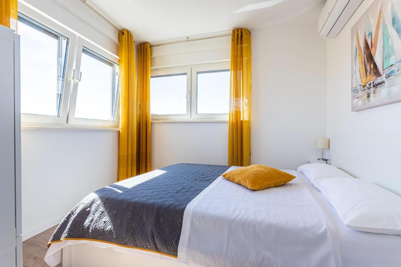 Ferienhaus Maestral - Kastel Kambelovac คาชเตลา ภายนอก รูปภาพ