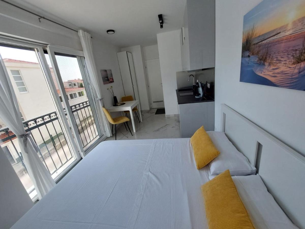 Ferienhaus Maestral - Kastel Kambelovac คาชเตลา ภายนอก รูปภาพ